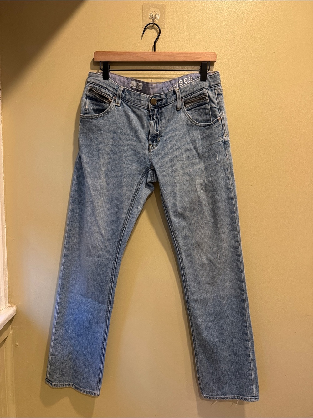 Gap 1969 Boyfriend Light Wash Straight-Leg Women’s Jeans